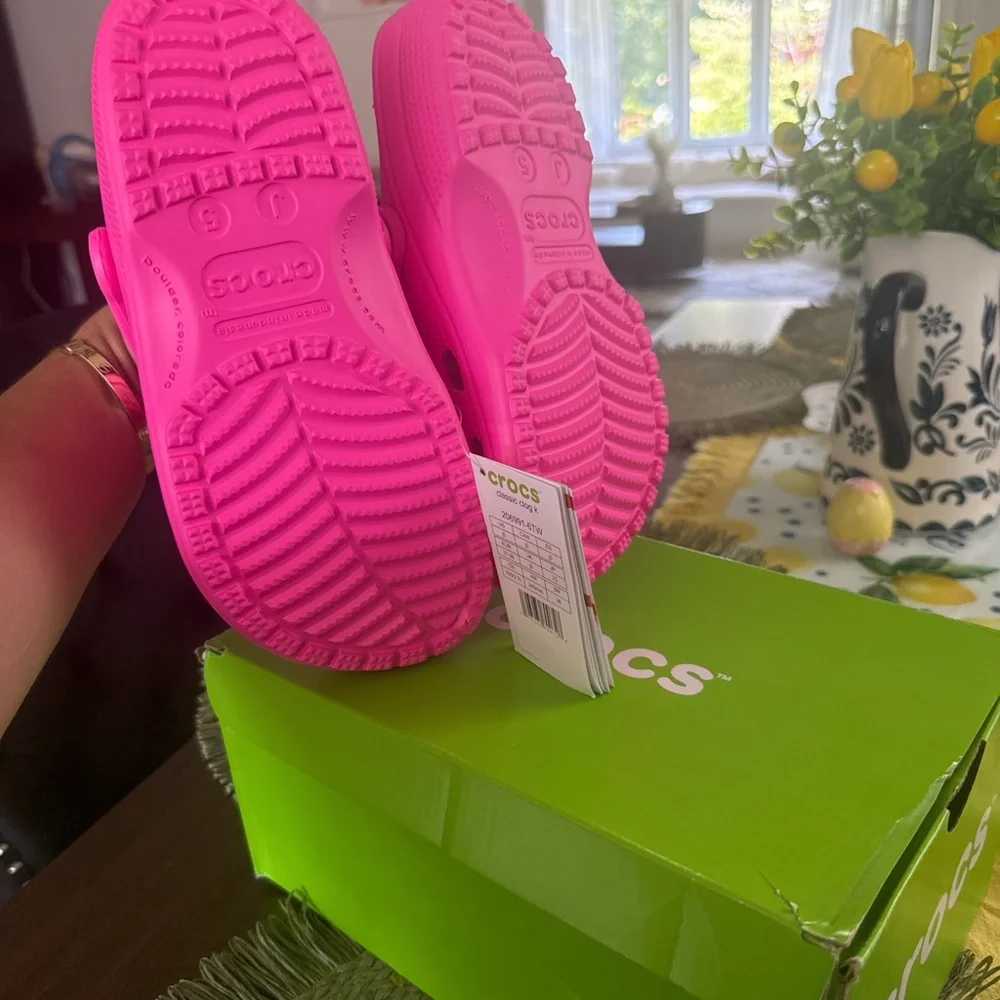 CROCS Kids Classic Clog in Hot Pink